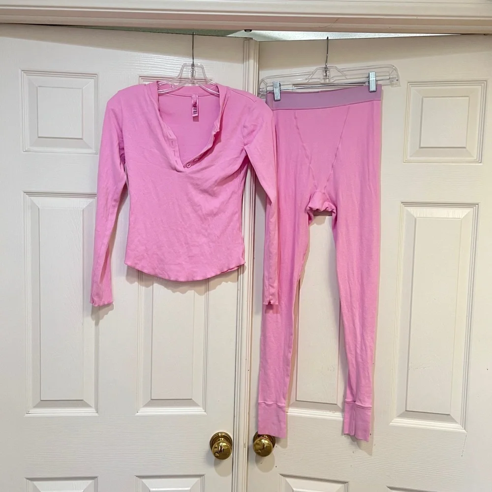 SKIMS Pink Cozy Pajama Set Intimates Sleepwear - Two Piece Set -‎ small Kim K - Picture 2 of 11